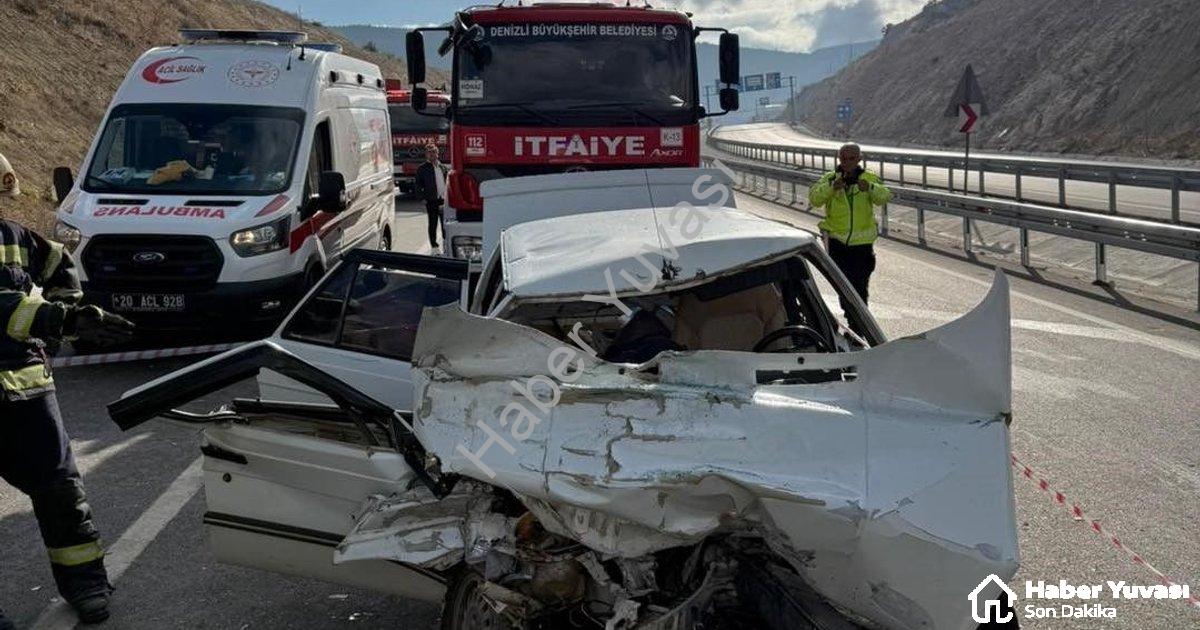 "Denizli'de Feci Kaza: Kamyona Çarpan Otomobilde Can Pazarı Yaşandı" başlıklı haber için fotorealist